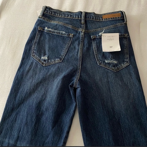 NWT Two Toned Wide Leg Parted Ankle Jeans - Picture 13 of 15